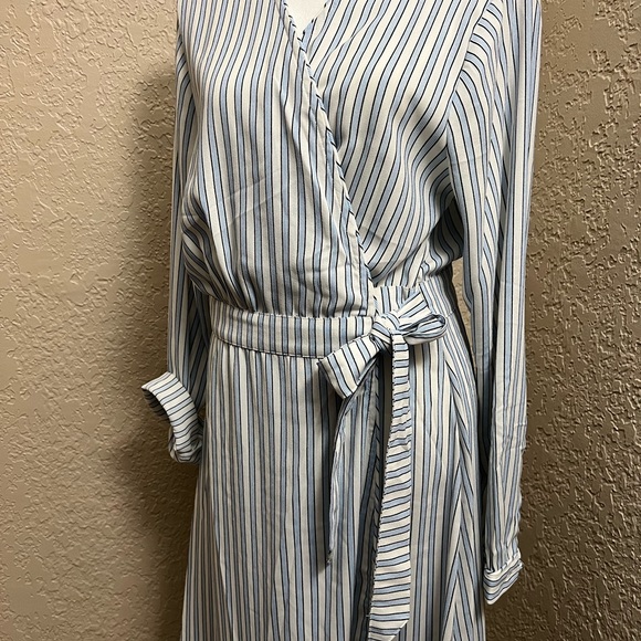 Dress, Womens, Time and True Item WD02 - Picture 3 of 6